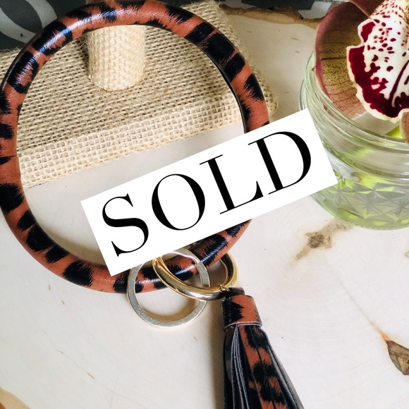 Kiki Style Closet Accessories - Bracelet / Big Key Ring With Tassel Leopard Large